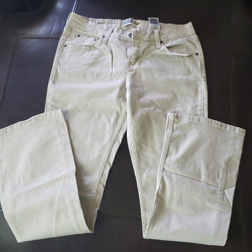 Like New!!Levi's Signiture Kahki Jeans size 8 Long